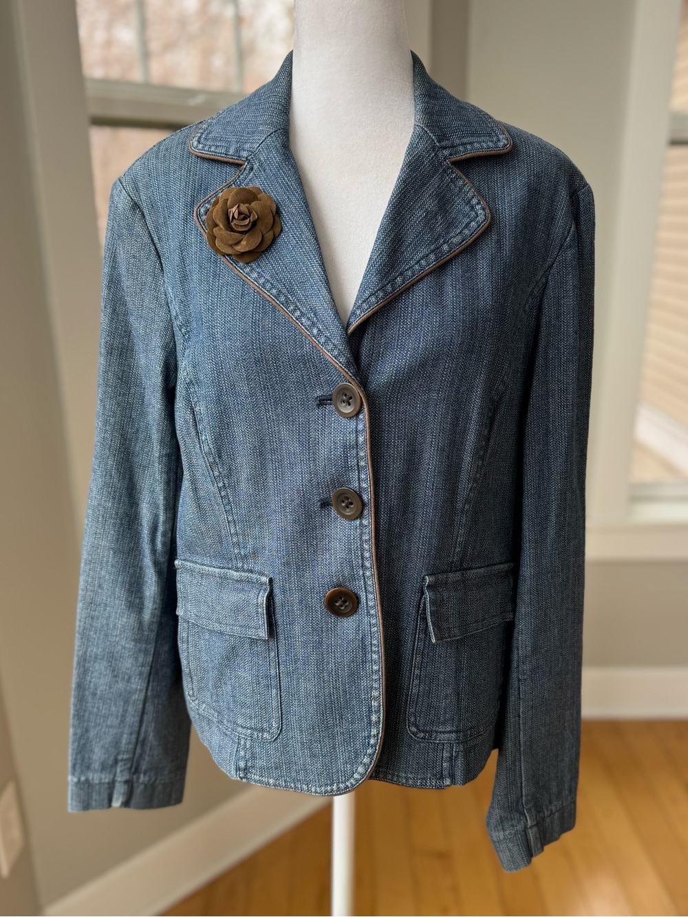 Vintage 90s Y2K Ruff Hewn Blue Denim Blazer with Brown Floral Pin Sz Medium